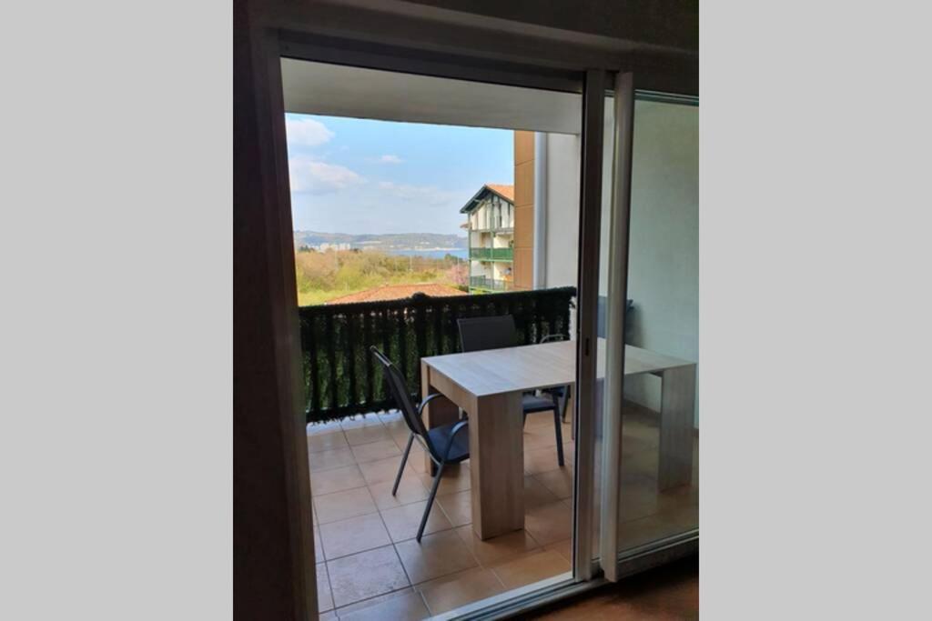 Hendaye: Joli T3, Piscine Et Parking Avec Vue Sur L'Ocean Exterior foto